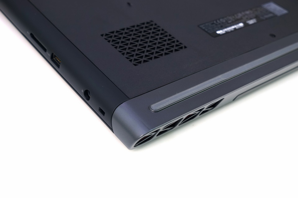 Laptop Dell Inspiron N7567 Core i5-7300HQ, RAM 8GB, HDD 1TB + SSD 128GB, VGA 4GB NVIDIA GeForce GTX 1050 15.6″ Full HD 1920×1080
